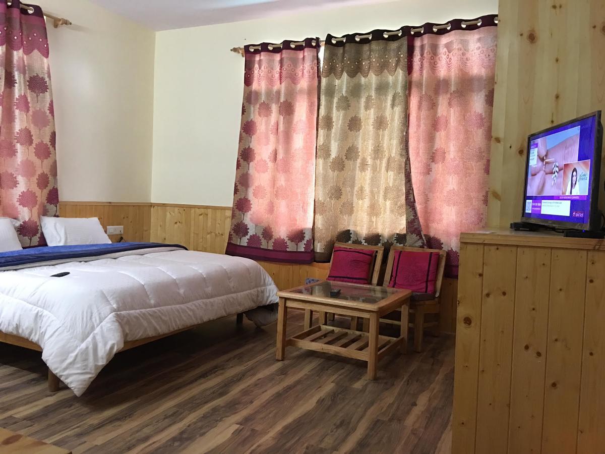Hotel Pink Bud Manali (Himachal Pradesh)