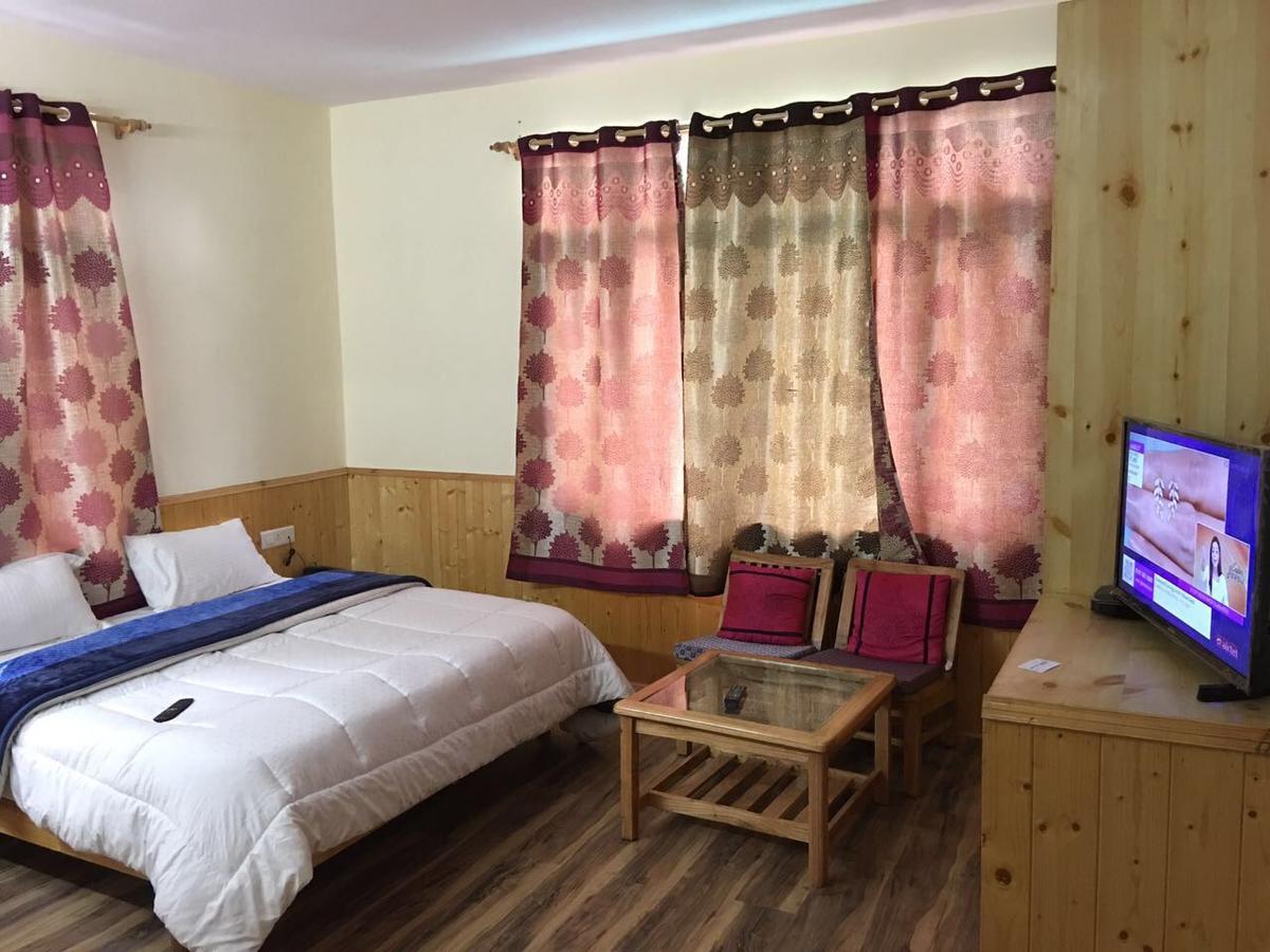 Hotel Pink Bud *