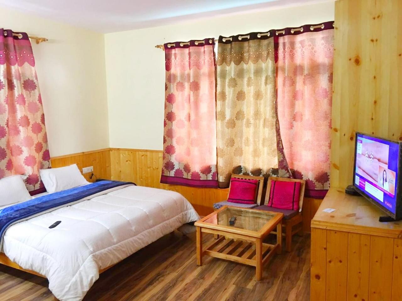 Pink Bud Hotel